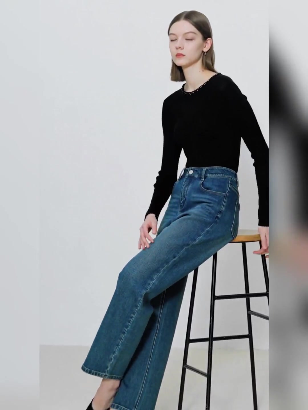 敦奴丹宁蓝：一条能陪你“躺平”也能陪你“卷”的牛仔裤