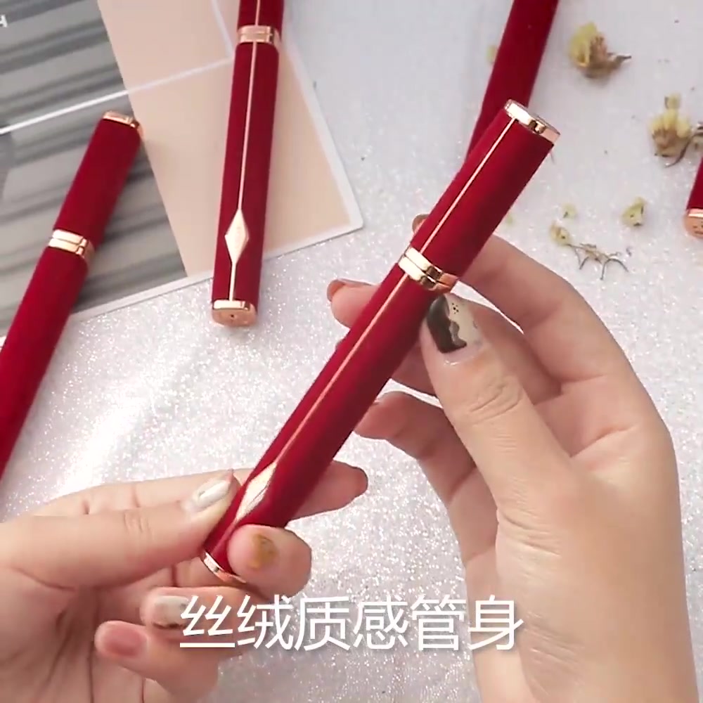 ZIB格蒙红丝绒眼线笔：防水耐汗的极细毛刷头，是眼线界的“定海神针”吗？