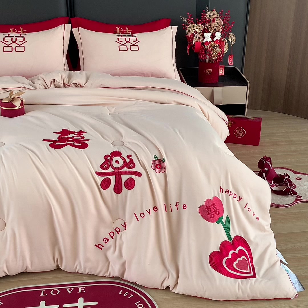 结婚陪嫁喜被怎么选？皇力士2024新款春秋被，冬天也能暖到心坎里！
