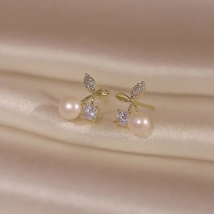 BAZAAR小樱桃耳钉：2026年的可爱，我提前戴上了！