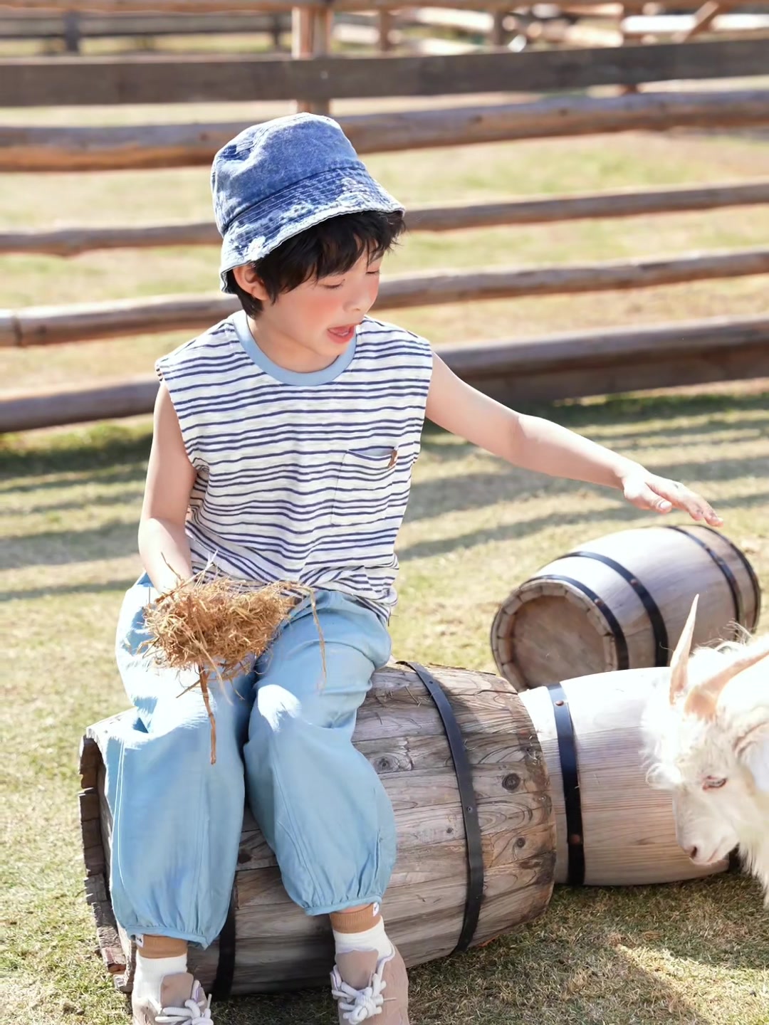 条纹云彩背心：夏日童趣与舒适的双重奏
