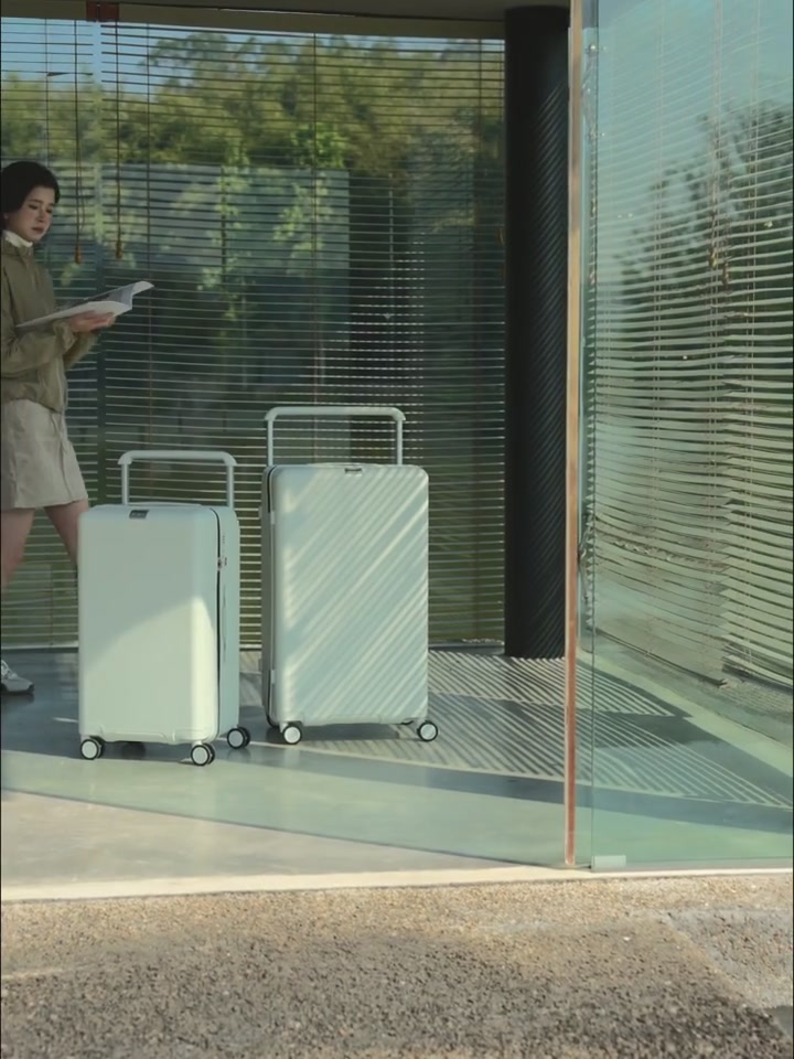2025新款DTA宽拉杆行李箱,结实耐用密码旅行箱,我的旅行新伙伴!