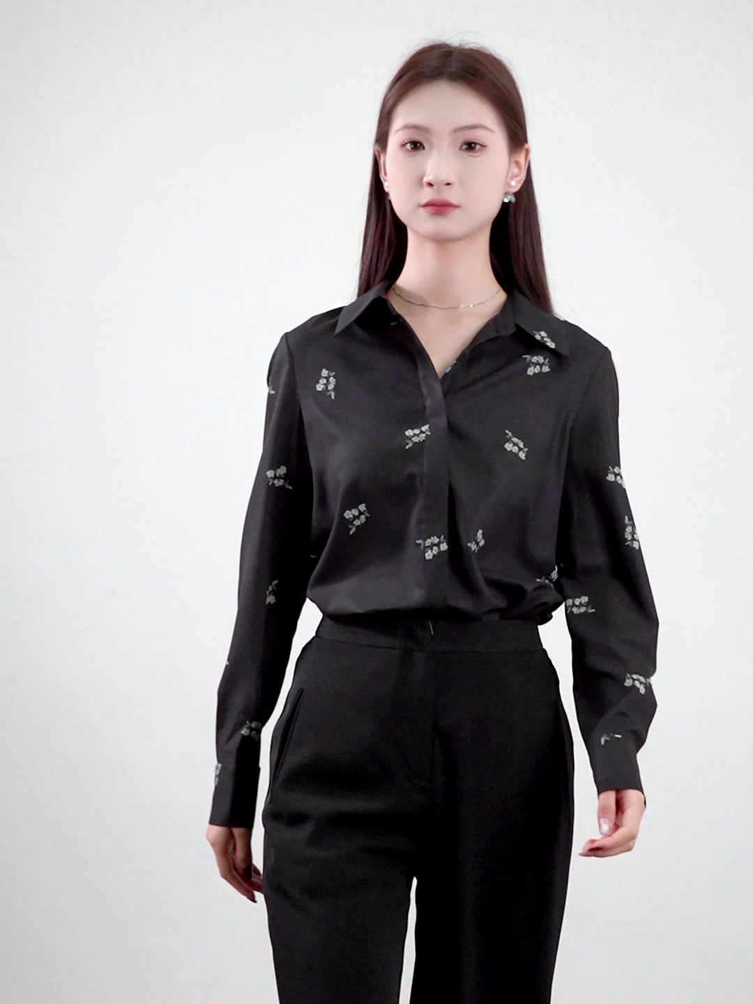 25年早春通勤穿搭｜这件印花衬衫也太绝了吧！