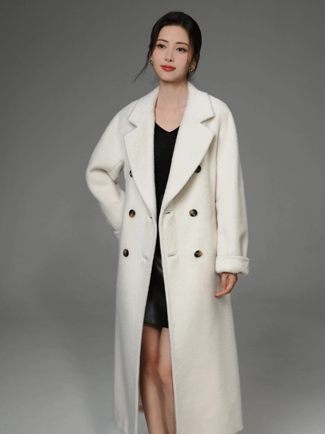 冬日里的温柔守护者，荣昌祥苏力羊驼绒大衣，一件能穿十年的经典