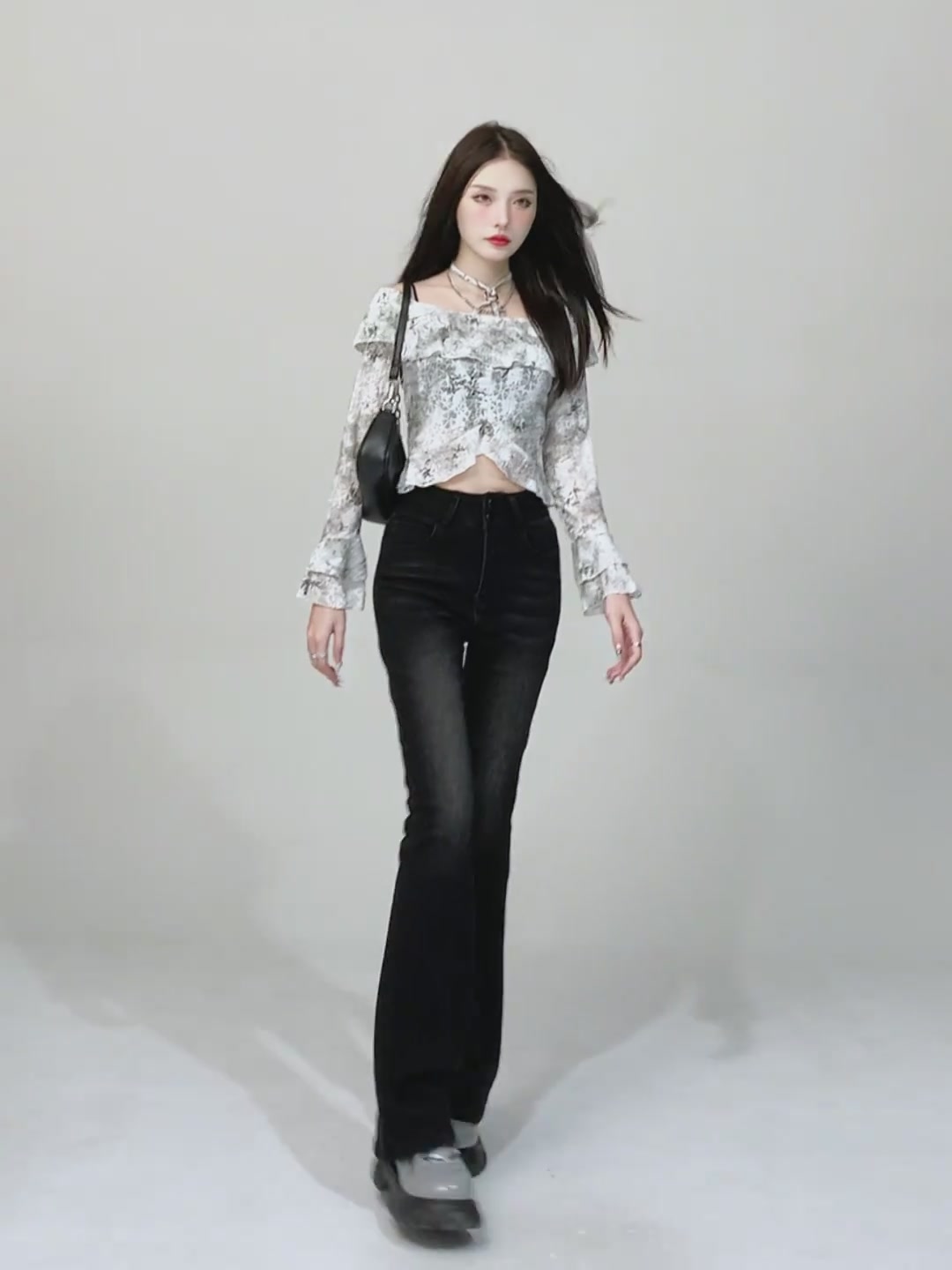 K牌高腰排扣弹力微喇叭裤：一条让我又爱又恨的“神裤”