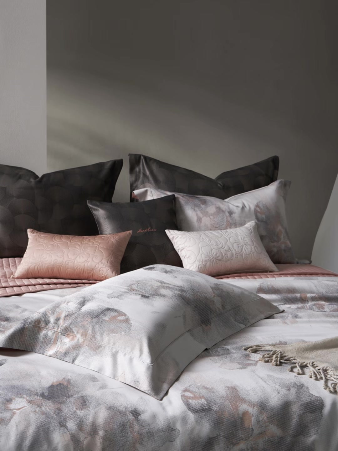 一万块的床品值不值？保睿利斯高奢四件套开箱体验，我替你们踩坑了！