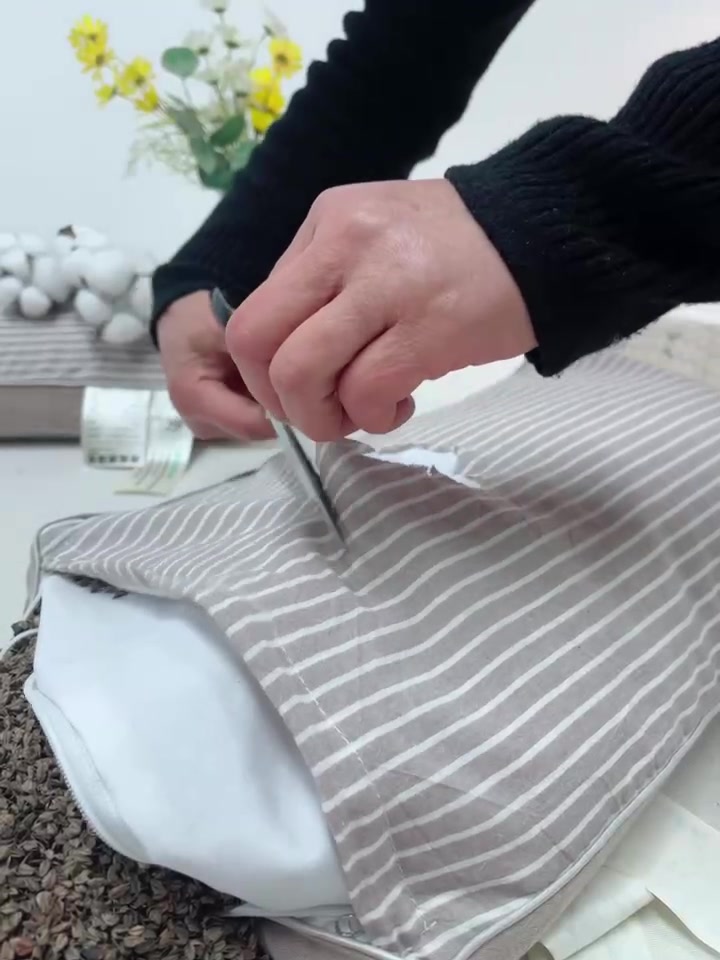 宿舍硬核睡眠体验：浪莎纯荞麦壳枕头，护颈助眠还是智商税？