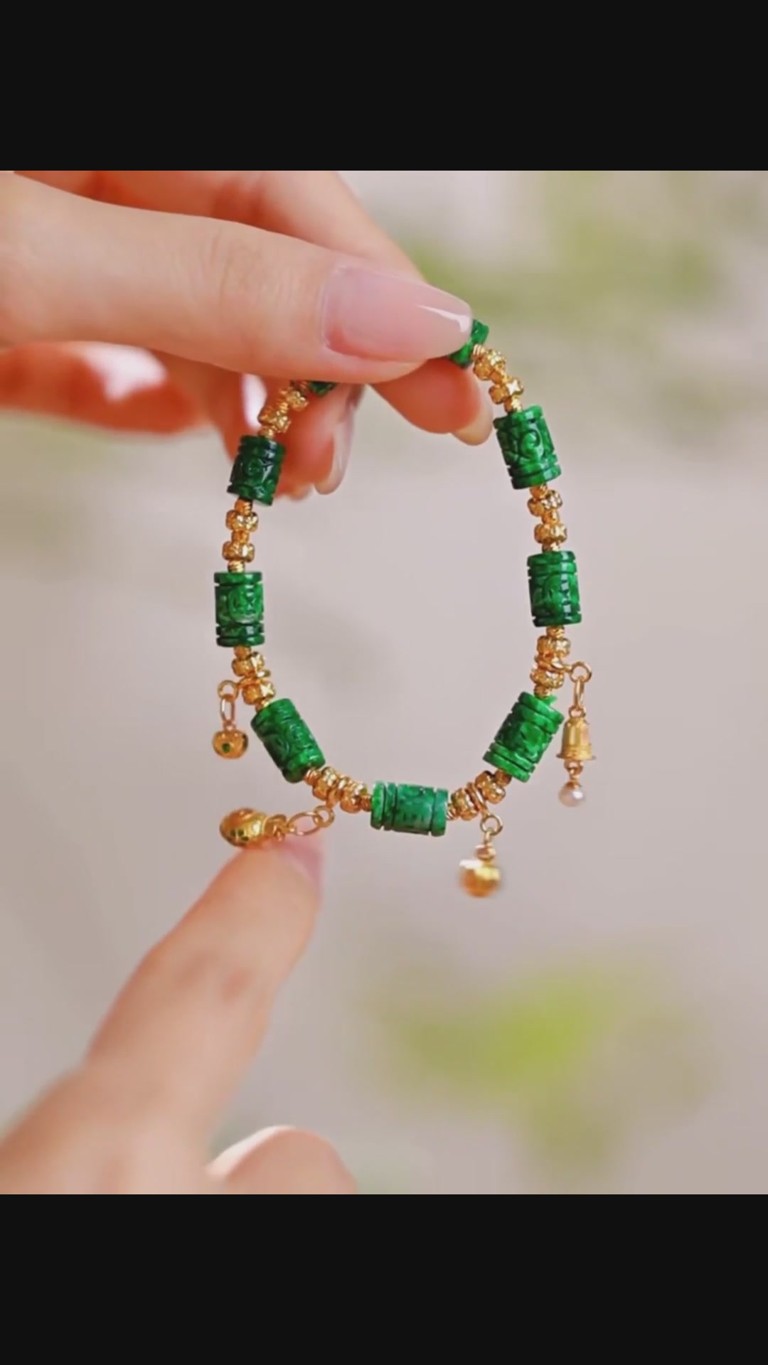 七夕送礼不踩雷！这款辣绿翡翠手链太绝了，女友直夸我眼光好！