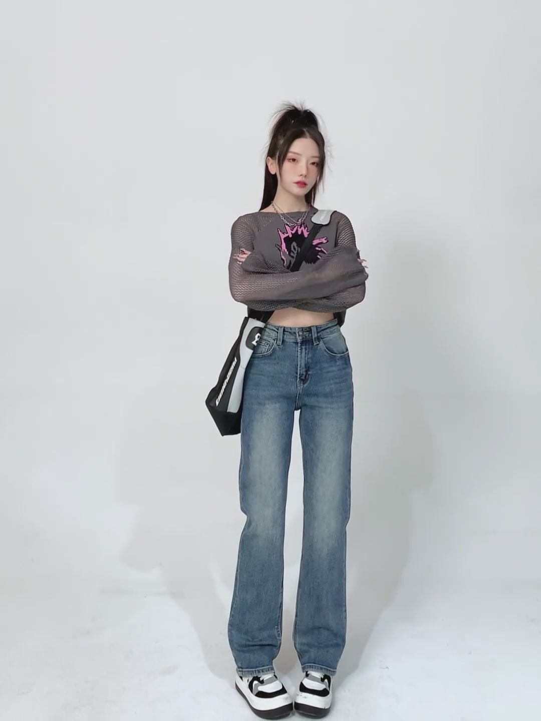 这条牛仔裤让我在人群中脱颖而出，但有个细节让我有点小纠结