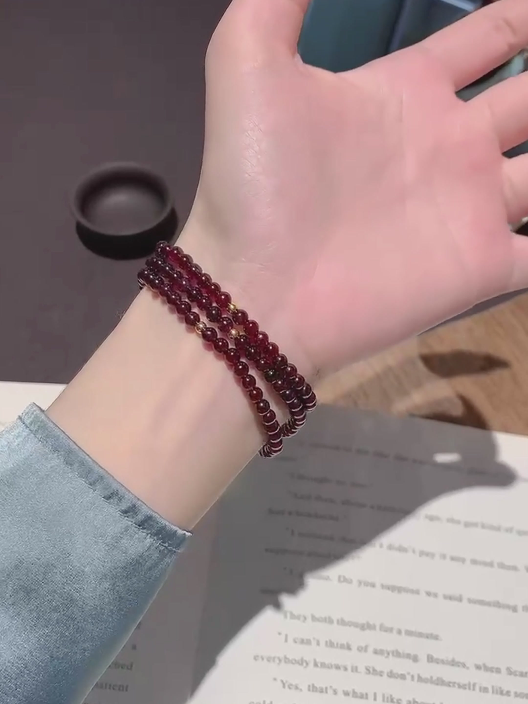 金六福吉祥石榴石手串：叠戴界的显眼包，红运buff叠满！