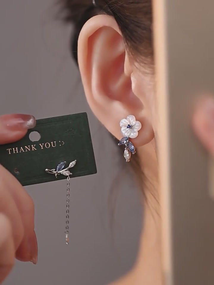 绝了！这款不对称梅花耳钉也太显脸小了吧！