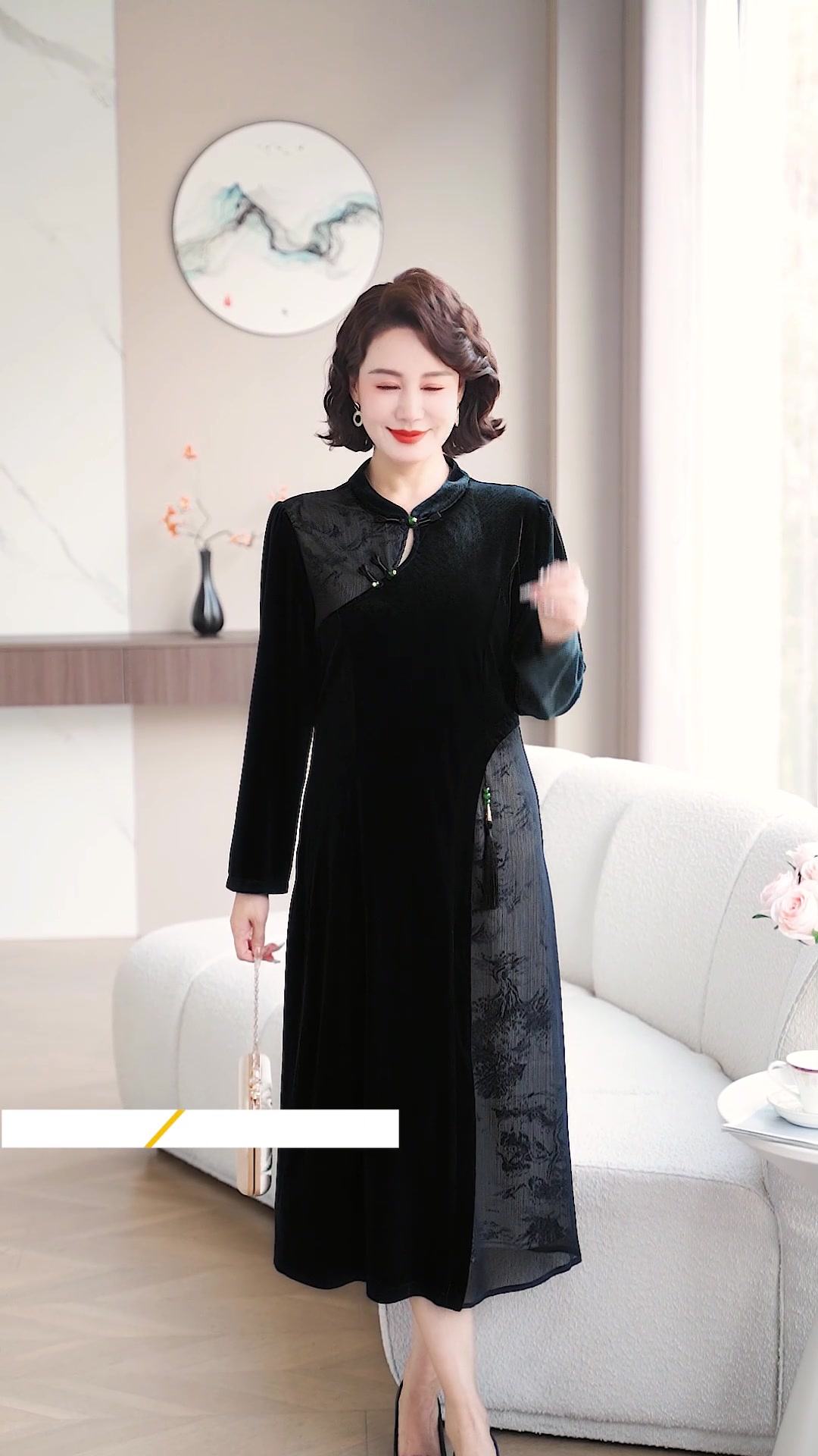 纤依派金丝绒国风盘扣连衣裙：穿上它，你就是行走的东方美学