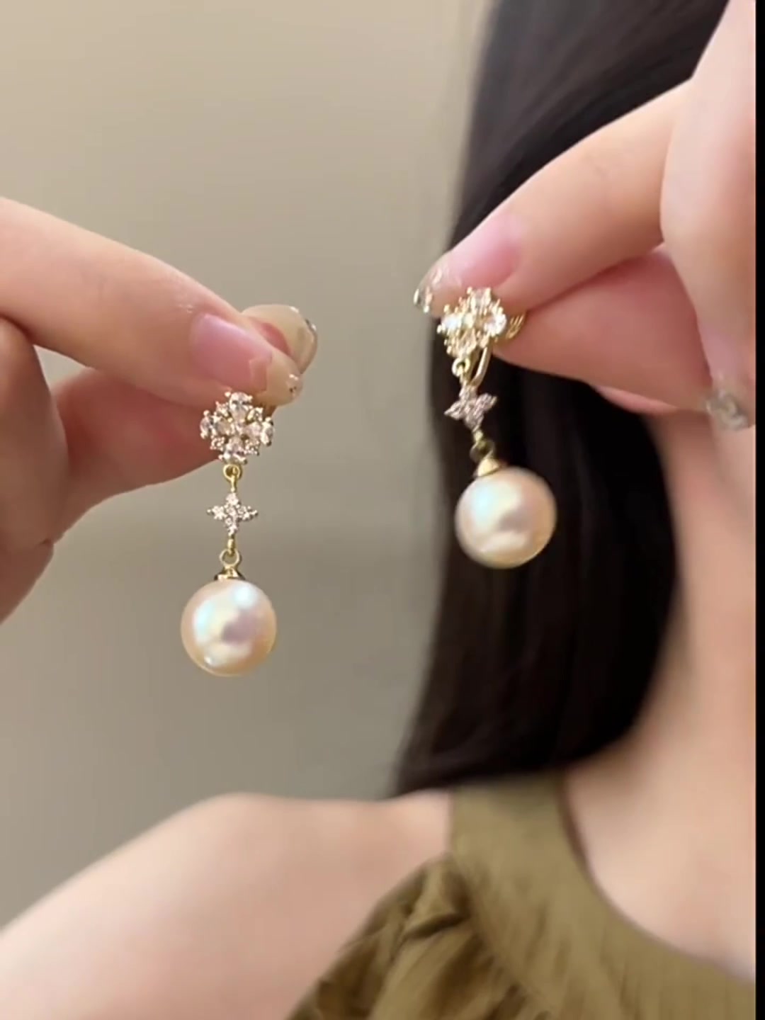 Rena Chris新款冰雪女王耳夹测评：无耳洞星人的法式高级感，到底值不值119？