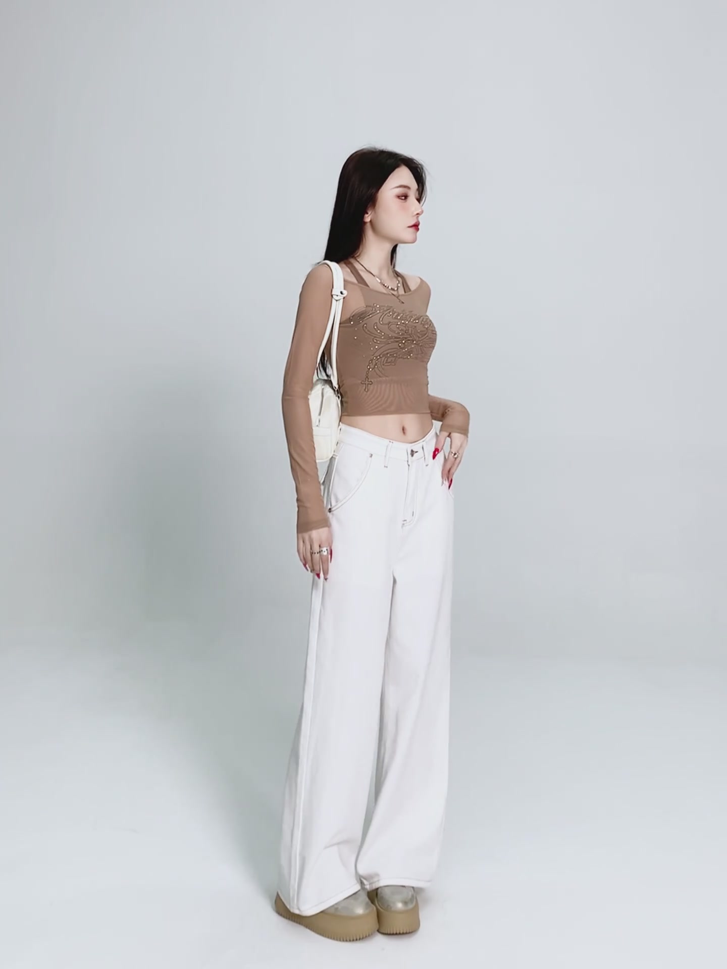 K家白色直筒牛仔裤：慵懒风穿搭的终极答案