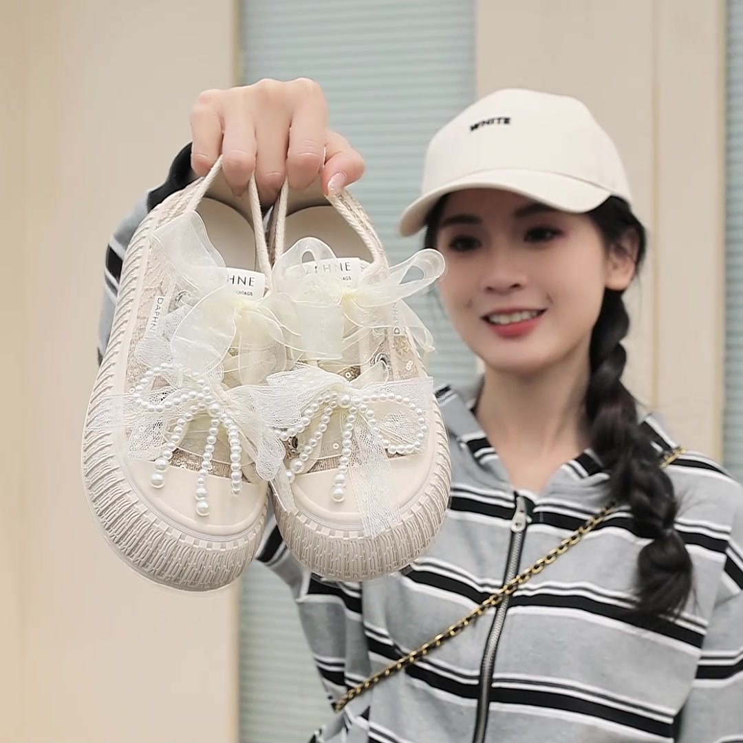 达芙妮新中式厚底蕾丝鞋，踩在云端的国风浪漫！