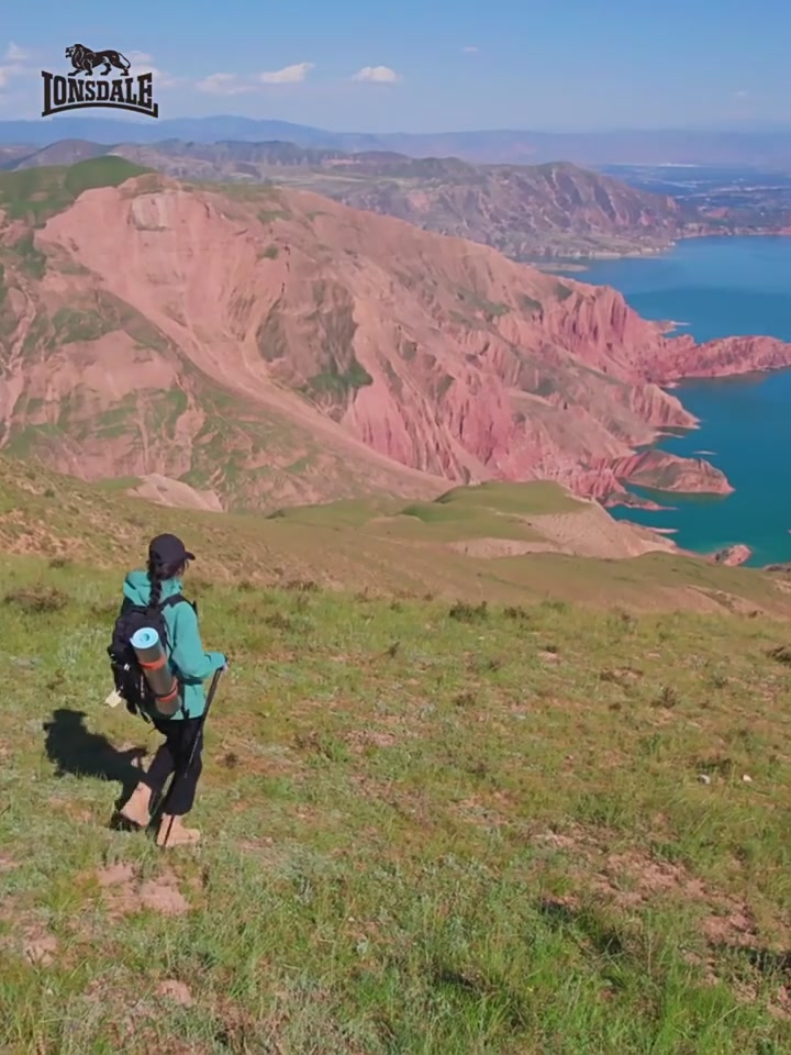 龙狮戴尔冲锋衣：三合一设计，户外探险的贴心伴侣