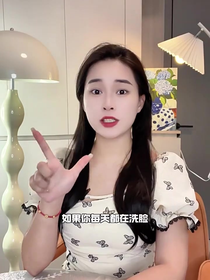 油痘肌的救星？娅芝控油祛痘洗面奶，49.9元真能搞定痘痘吗？