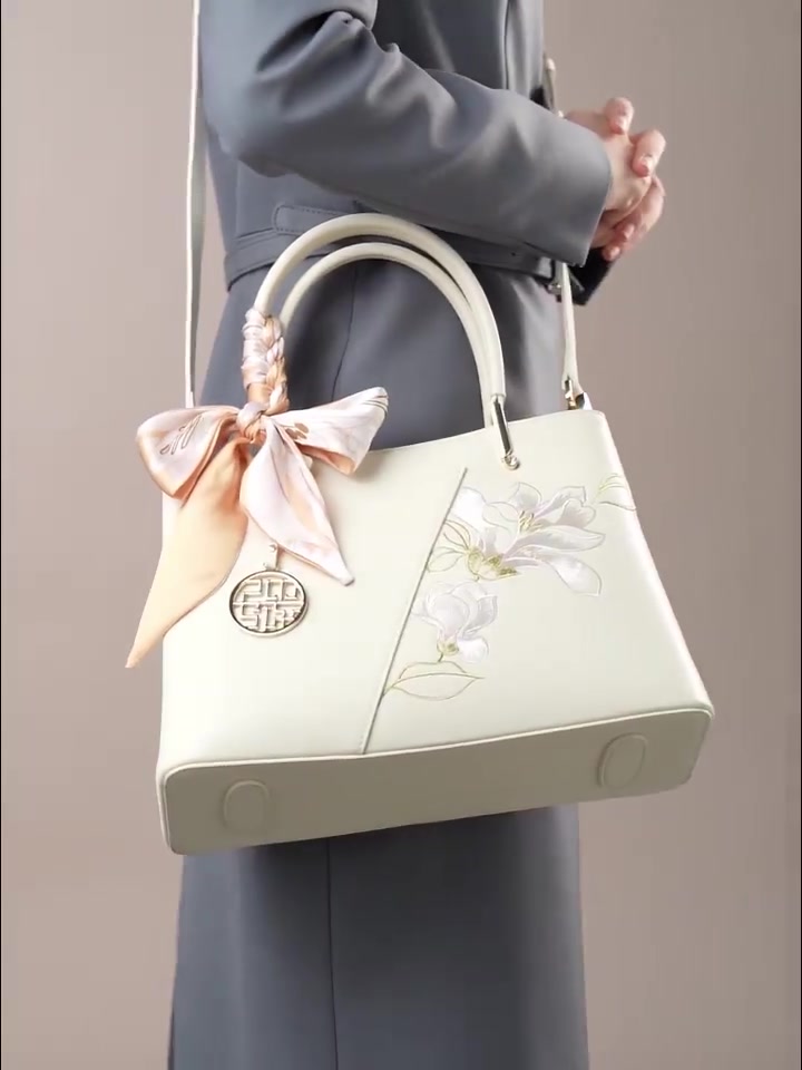 沙驰Sport闪亮水钻女凉鞋：厚底搭扣交叉带的时尚与舒适体验