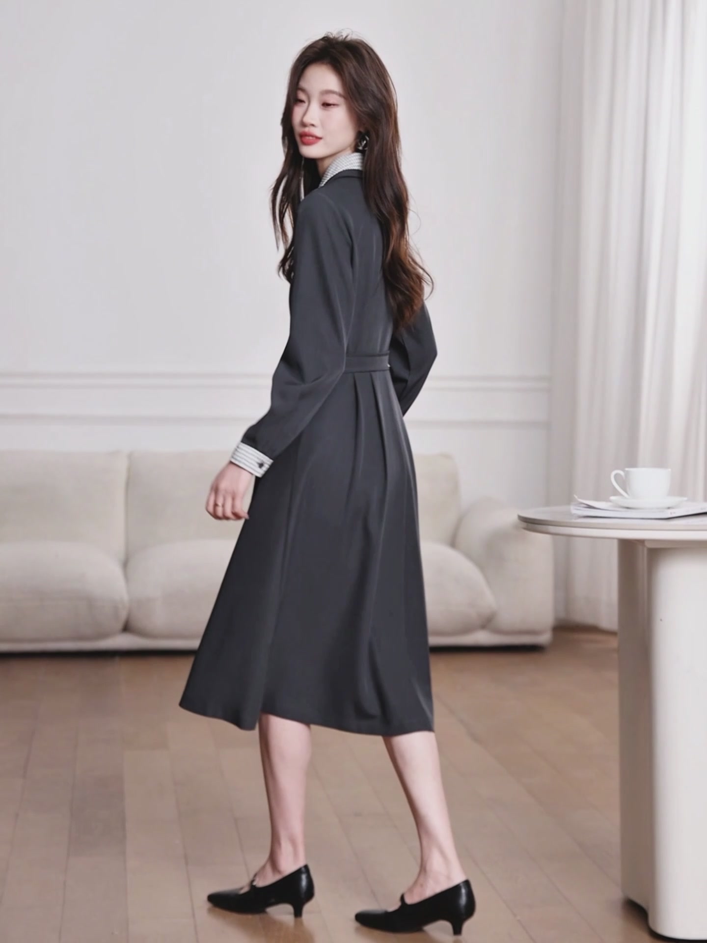 鲜诺CHOY NOR连衣裙：通勤知性风，系带撞色减龄，值不值990？