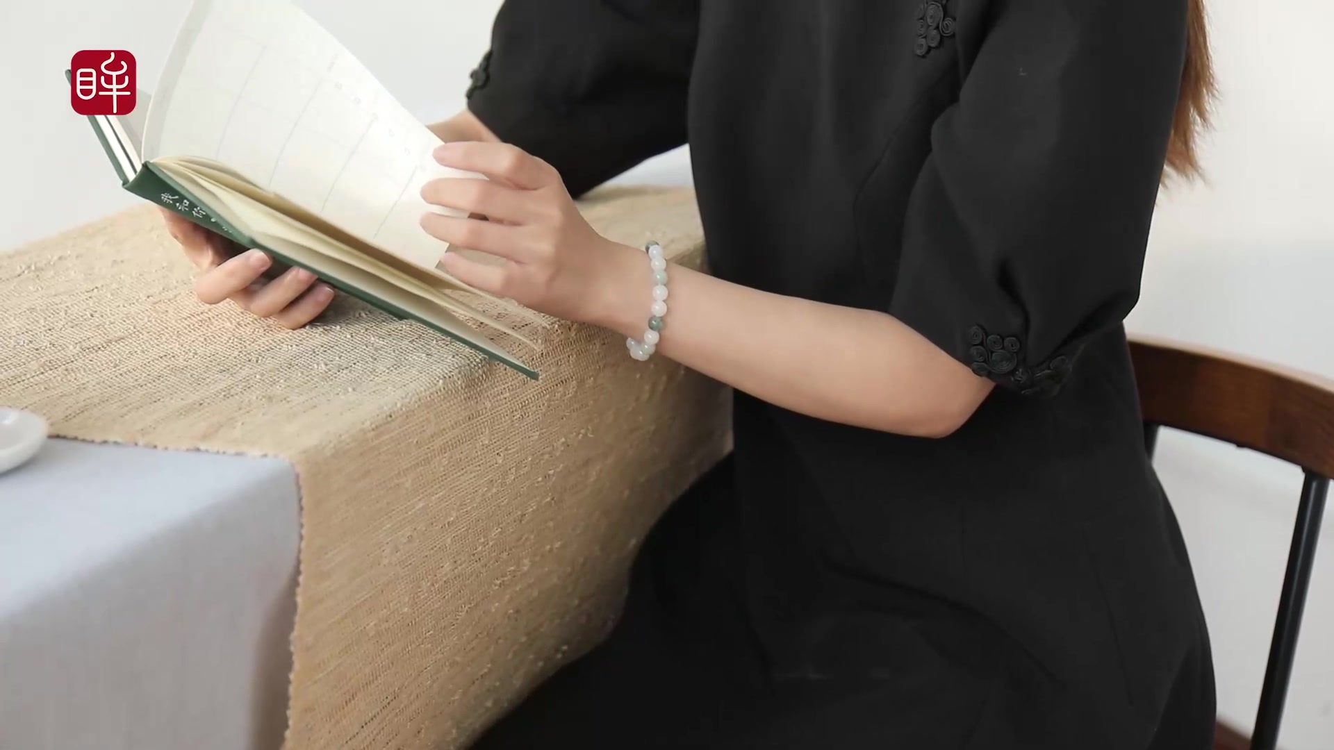 冰透飘花天山翠手串：百元档的“仙女滤镜”，还是智商税？