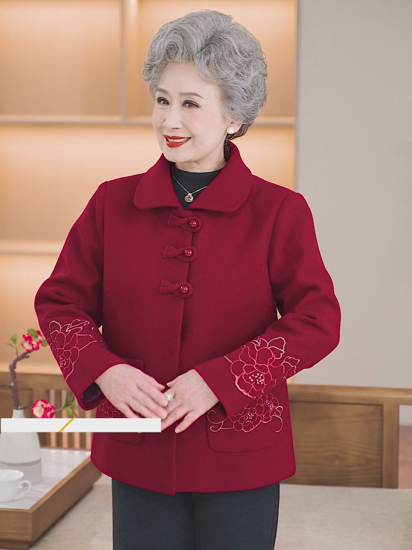 我妈穿上这件绣花毛呢外套，直接变洋气奶奶！