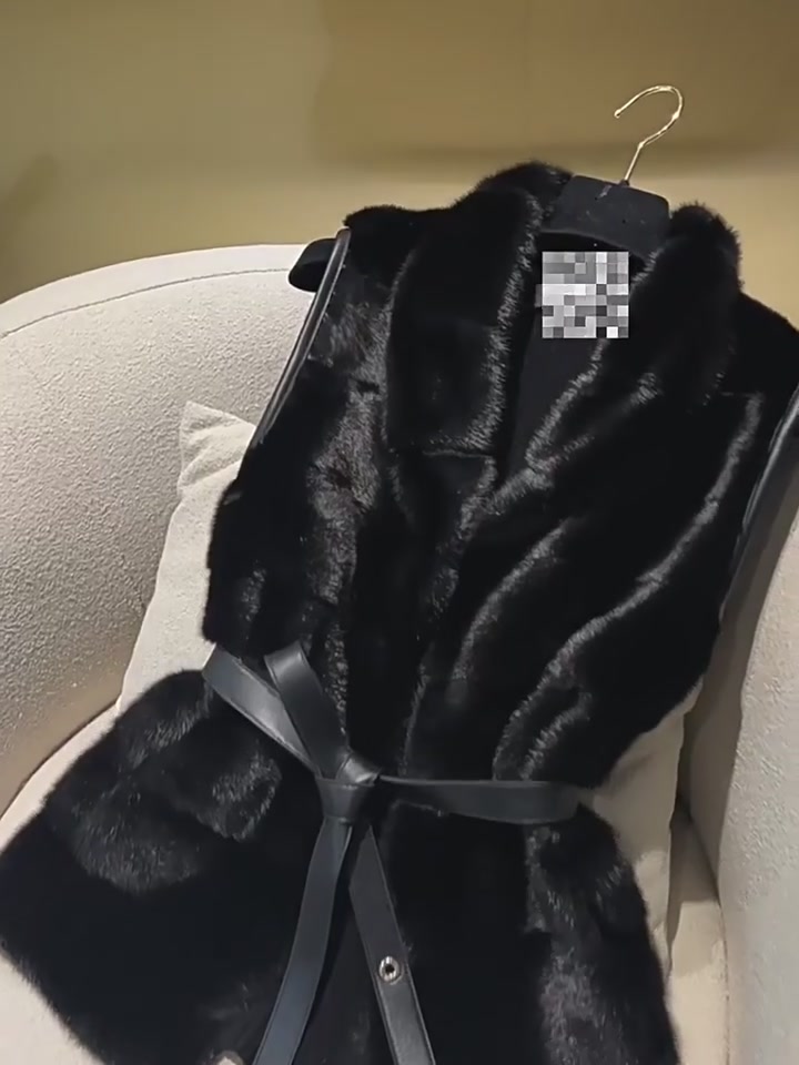 貂皮马甲+羊绒拼接！这个冬天我决定做一只温暖的“小狐狸”🦊