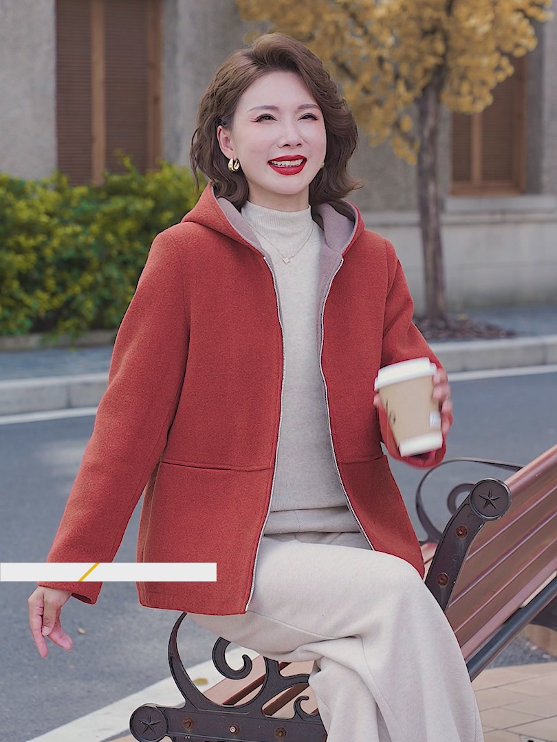 给老妈买的安久儿大衣，她穿得比我潮，我酸了！