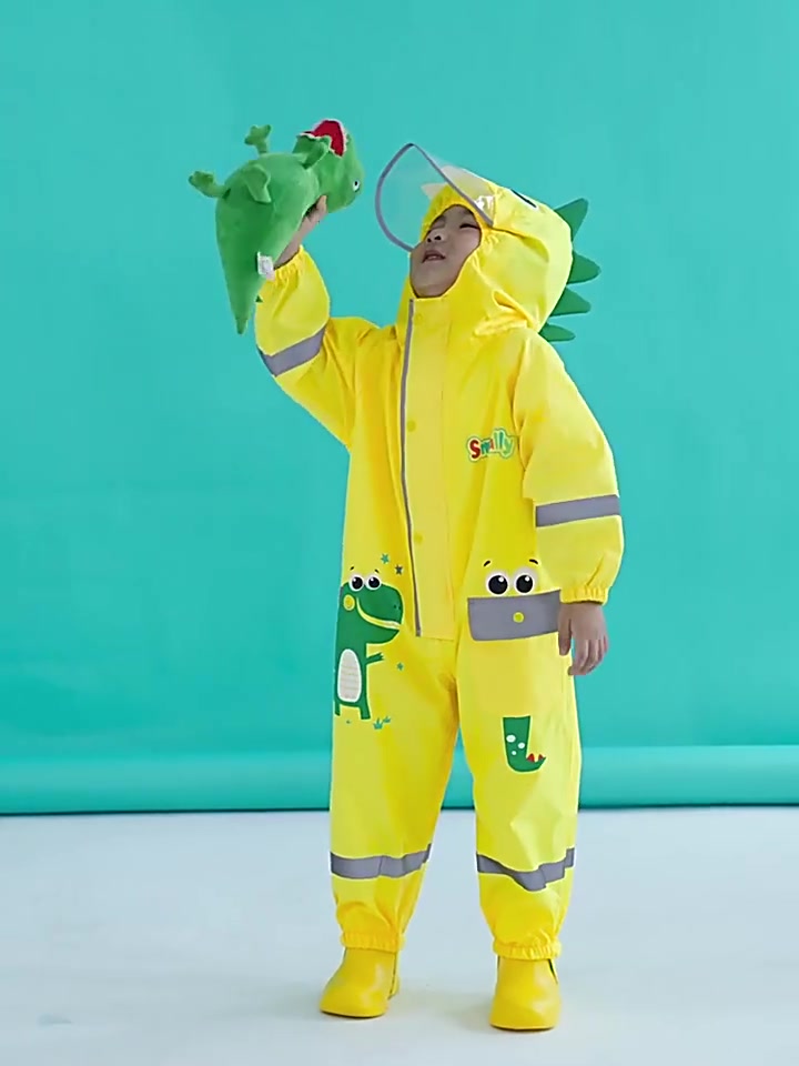 牧萌儿童连体雨衣：雨天遛娃，萌娃秒变‘反光小超人’！