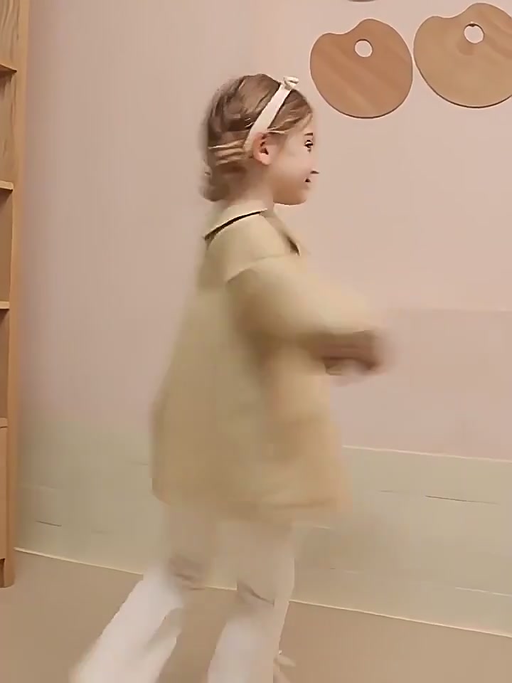 萌娃出街必备！马克珍妮立体蝴蝶结微喇裤，轻弹舒适又时髦