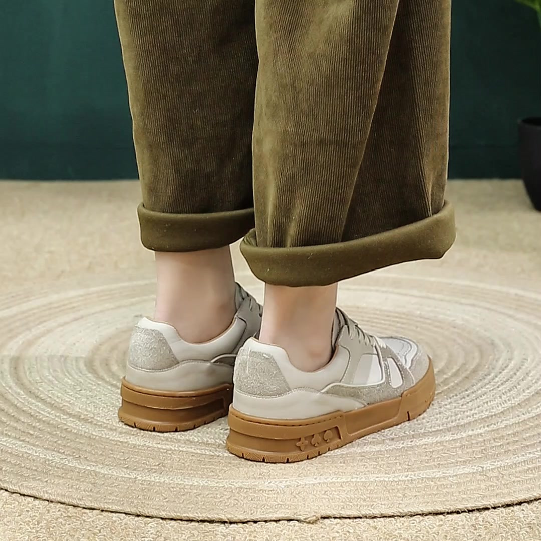 这双黄得发光的牛皮板鞋，穿上就是行走的显眼包！