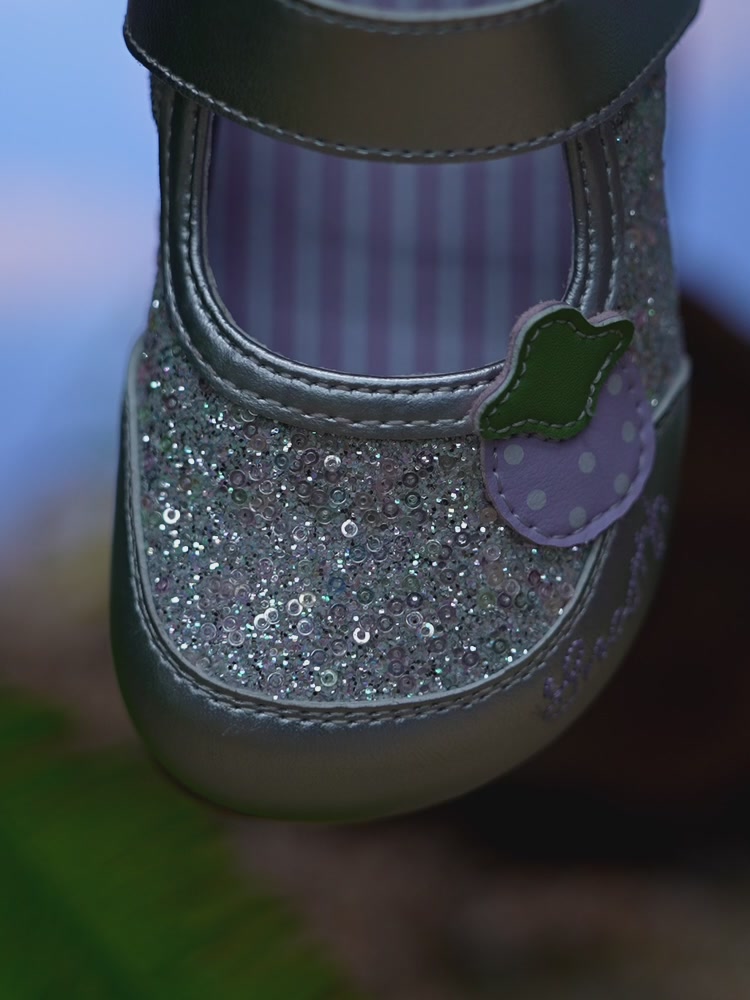 斯纳菲公主学步鞋测评：软底防滑，让宝宝迈出自信第一步