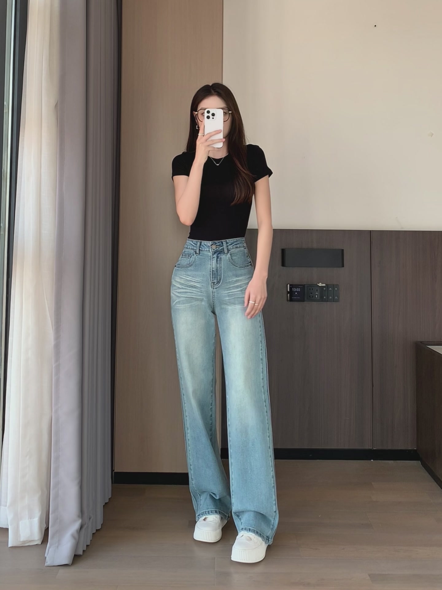 今芙浅蓝直筒裤：穿上它，我就是春日里的‘腿精’本精！