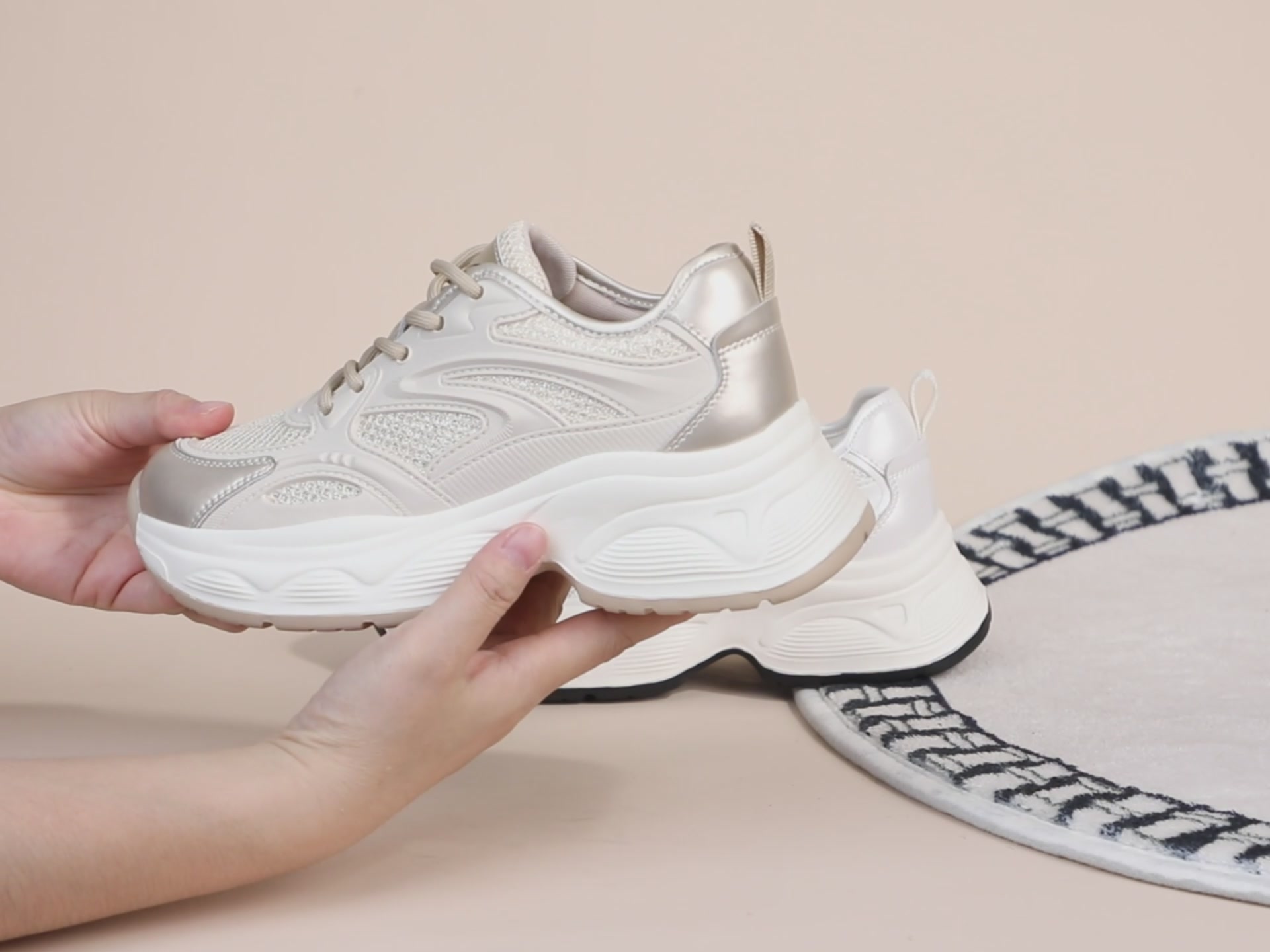 沙驰老爹鞋测评｜透气网面拼接，学院风厚底鞋舒适度爆表！