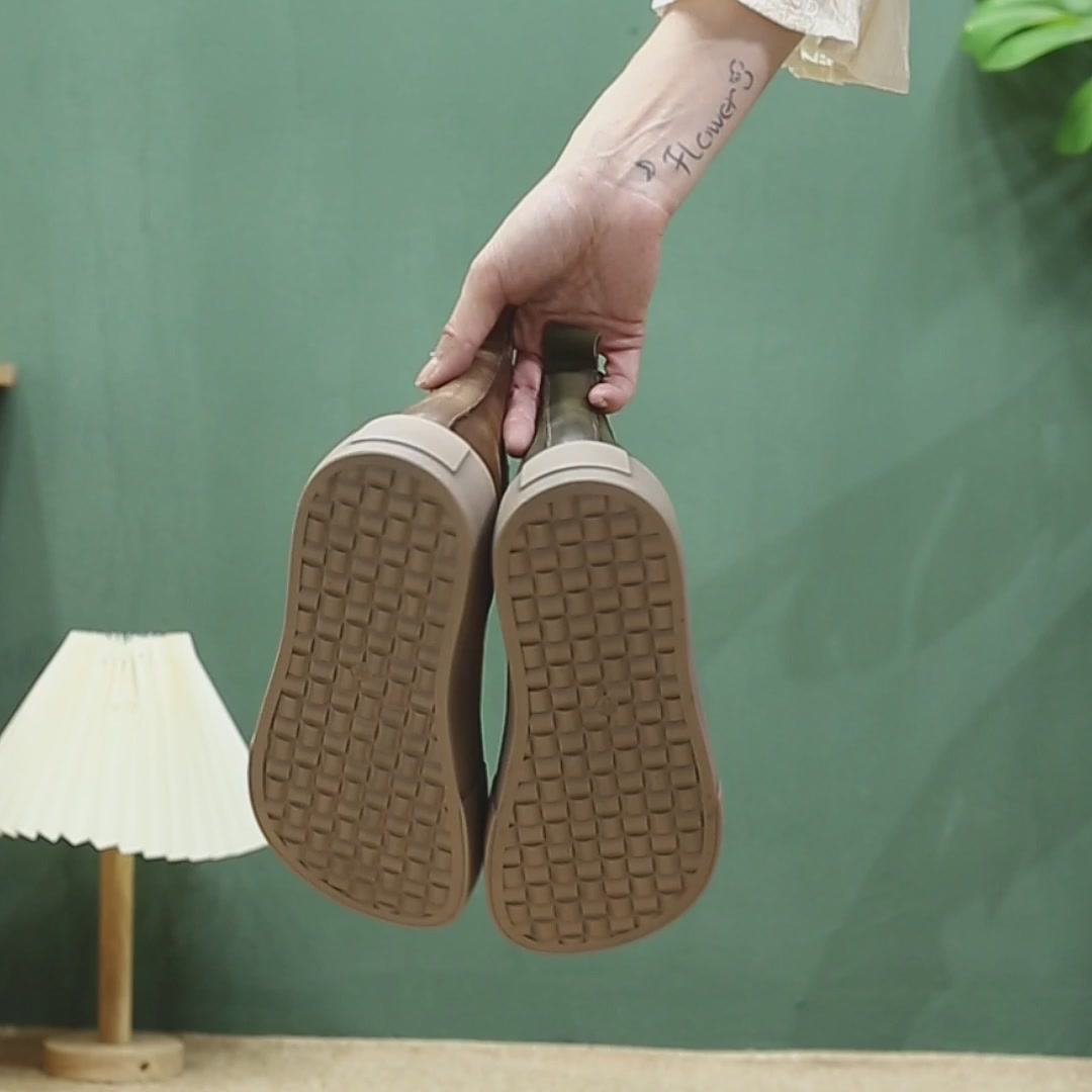 姐妹们！这双复古短靴我直接封神了👢秋冬穿搭就靠它！