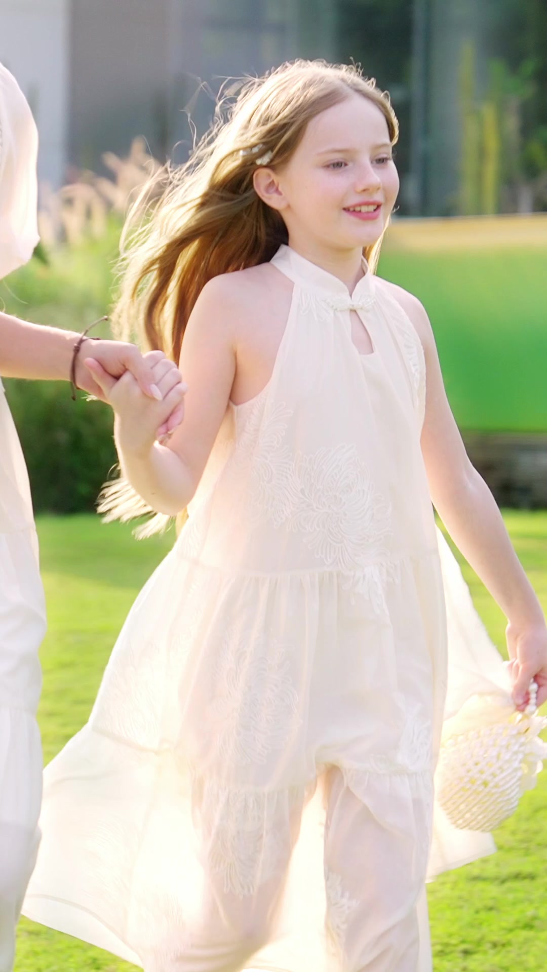 馋嘴狗BulldogAmy新中式挂脖裙：一条让女儿秒变度假小公主的连衣裙