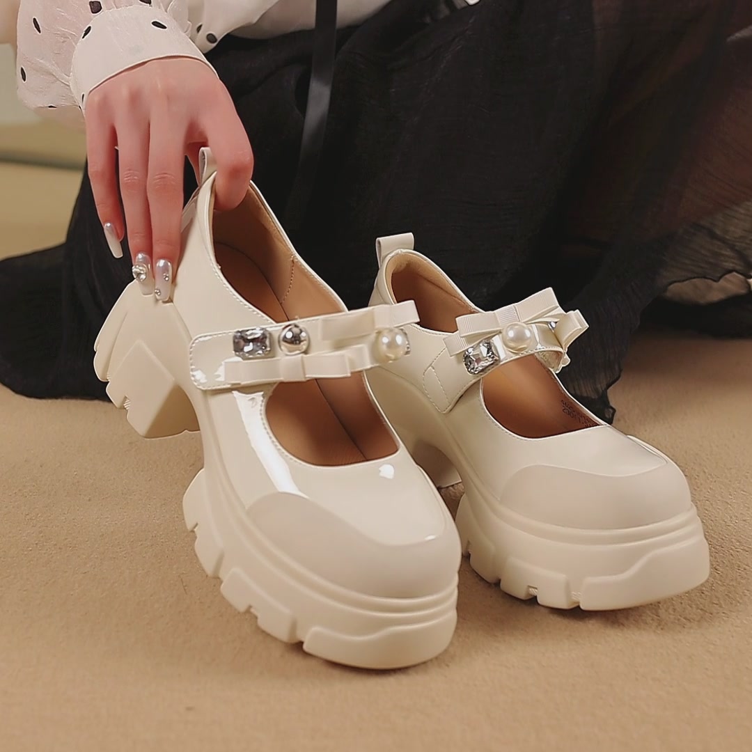 达芙妮这双玛丽珍鞋，小个子女生穿裙子绝配！