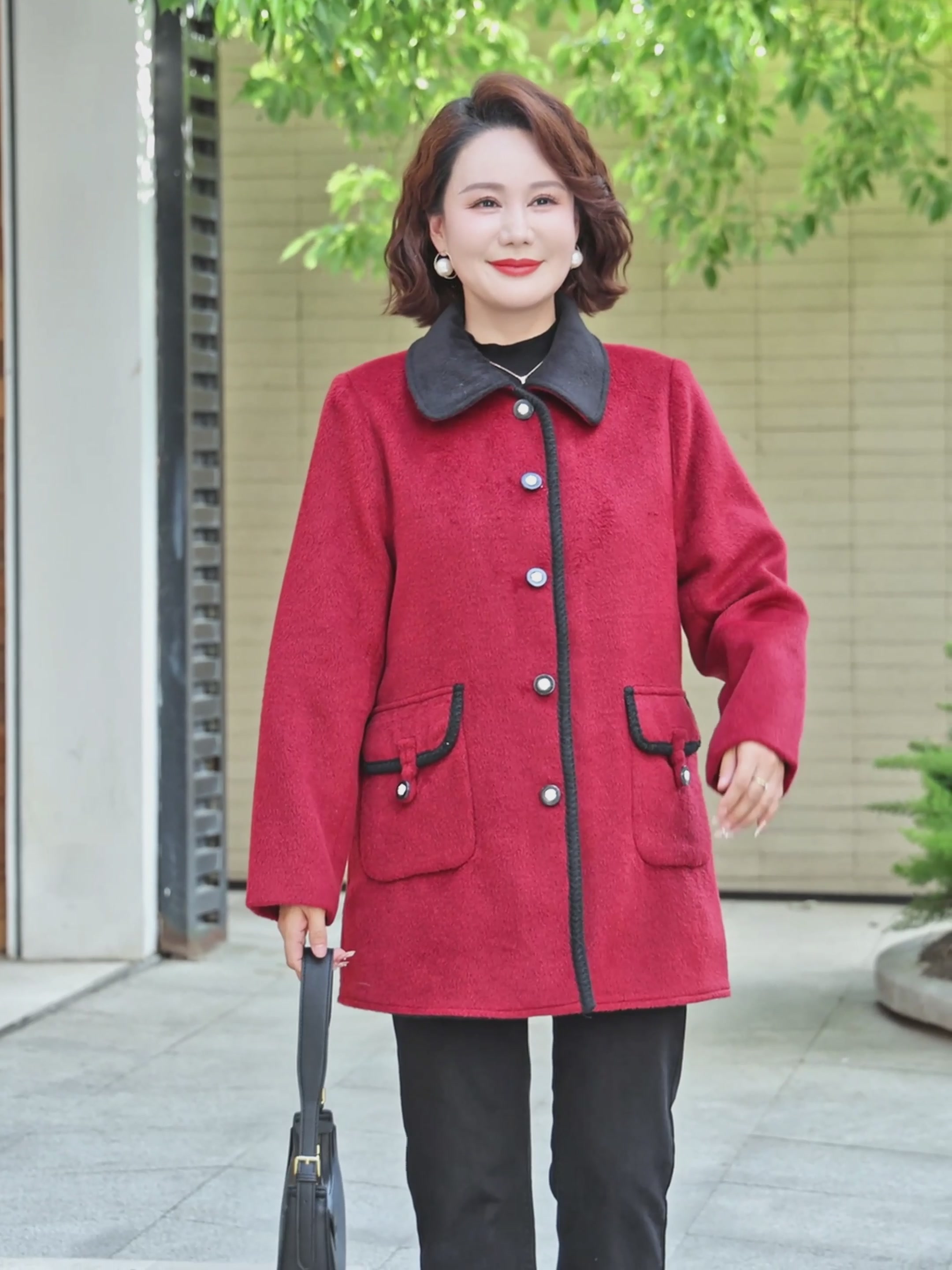 妈妈辈的优雅新选择！这件毛呢外套让妈妈秒变时尚达人💕