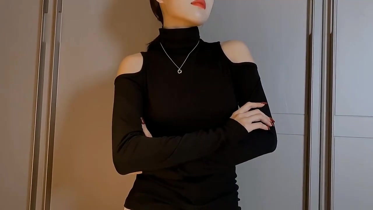 戴上这条项链，我仿佛成了冒险家，探索轻奢配饰的未知领域！