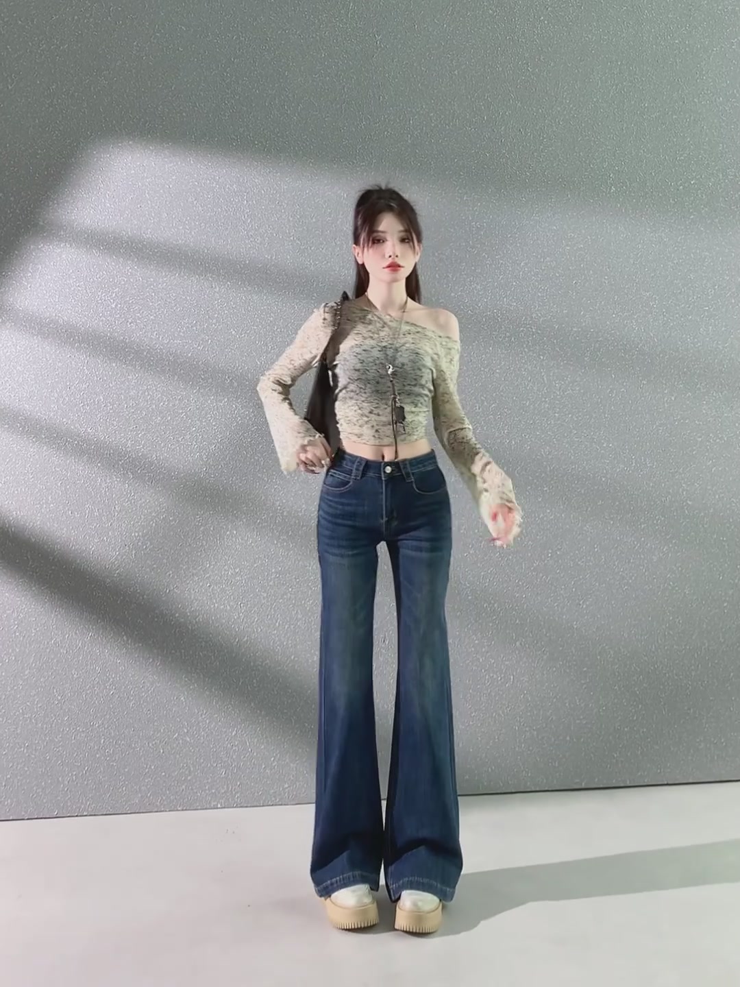 这条微喇叭裤，让我秒变‘腿精’本精！