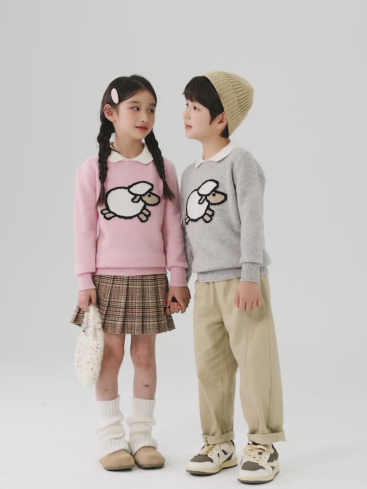 暖若娇儿童POLO领小羊羊毛衫：980元一件的“小羊羔”毛衣，值吗？