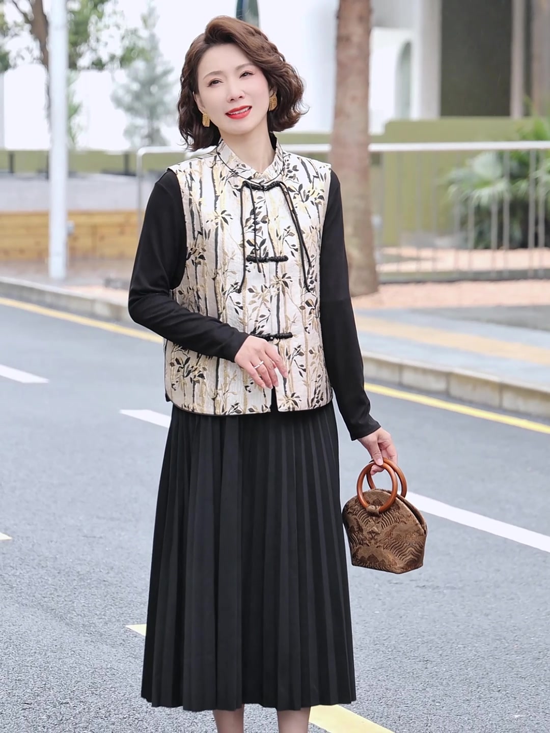 妈妈的新中式穿搭，这套国风套装让我眼前一亮！