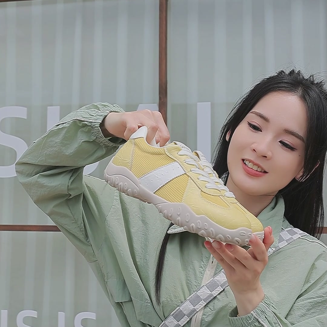 达芙妮厚底德训鞋：增高5cm的‘隐形魔法’，我穿出了‘腿精’的快乐！