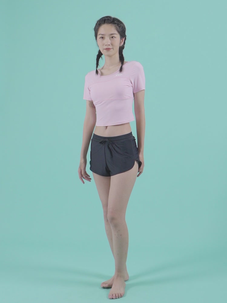 特步泳衣：文艺女生的度假冒险，显瘦又舒适