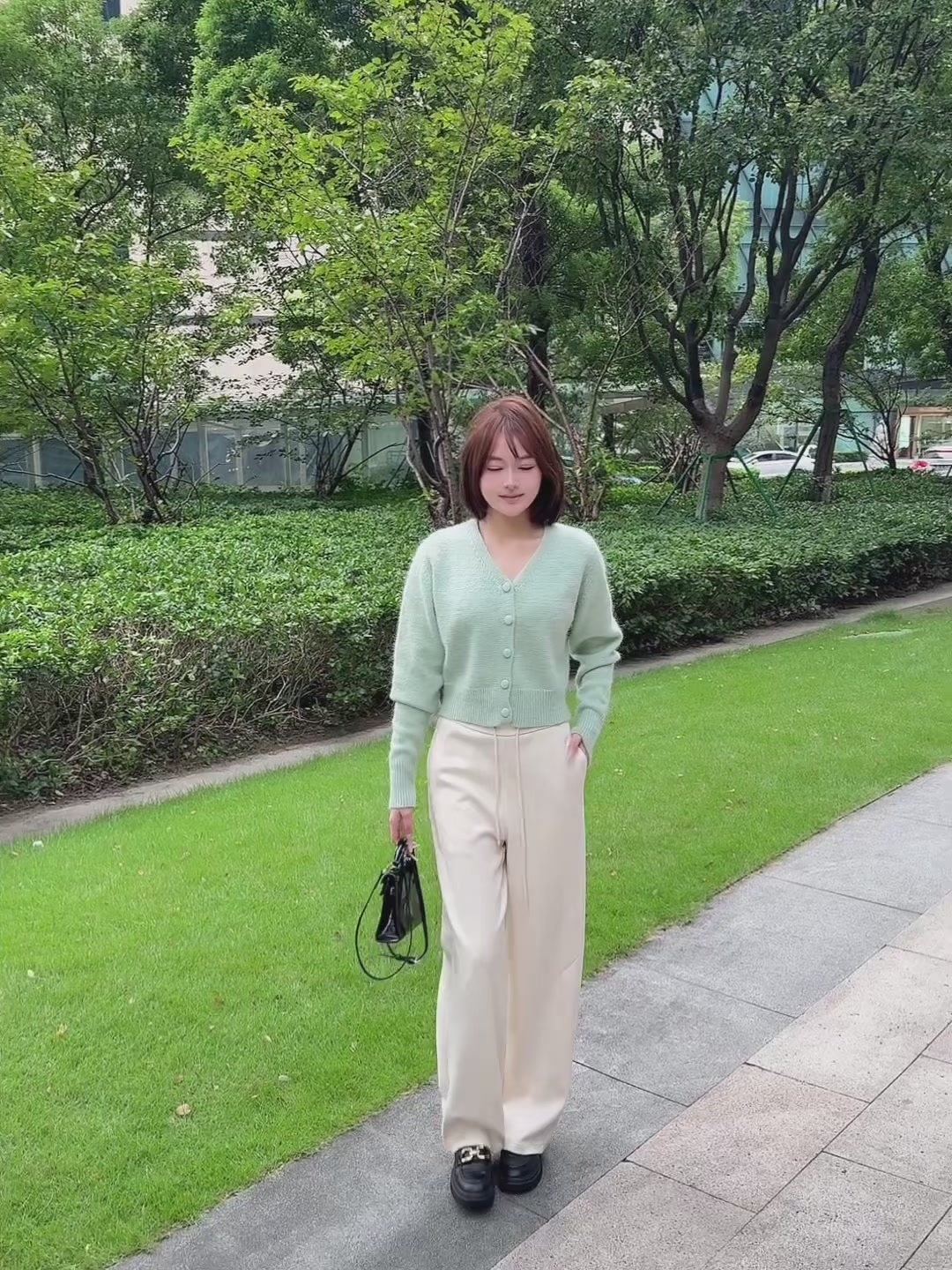 纳纹这条含桑蚕丝的加绒卫裤，到底值不值499？我替你们试了！