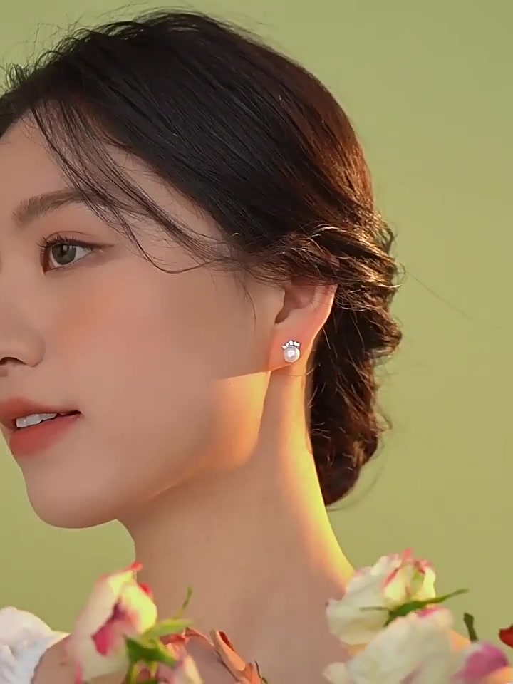 2026款BAZAAR小皇冠耳钉：戴上它，你就是迪士尼在逃公主本主！