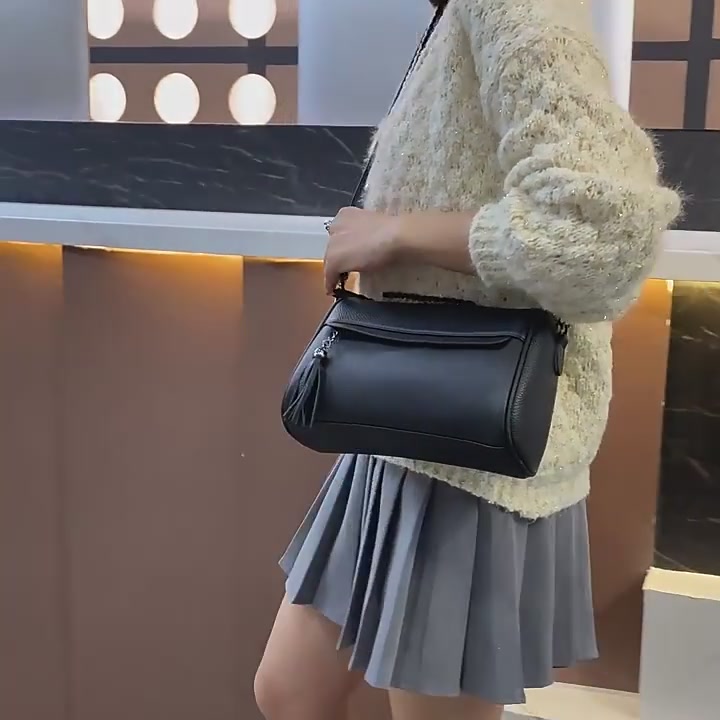 中年时尚单肩包体验：VANDEE头层牛皮枕头包，我的“躺平”新装备