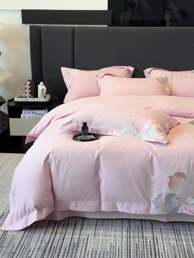 冬日里的温柔拥抱🌺浮影刺绣四件套开箱,这质感我直接沦陷!