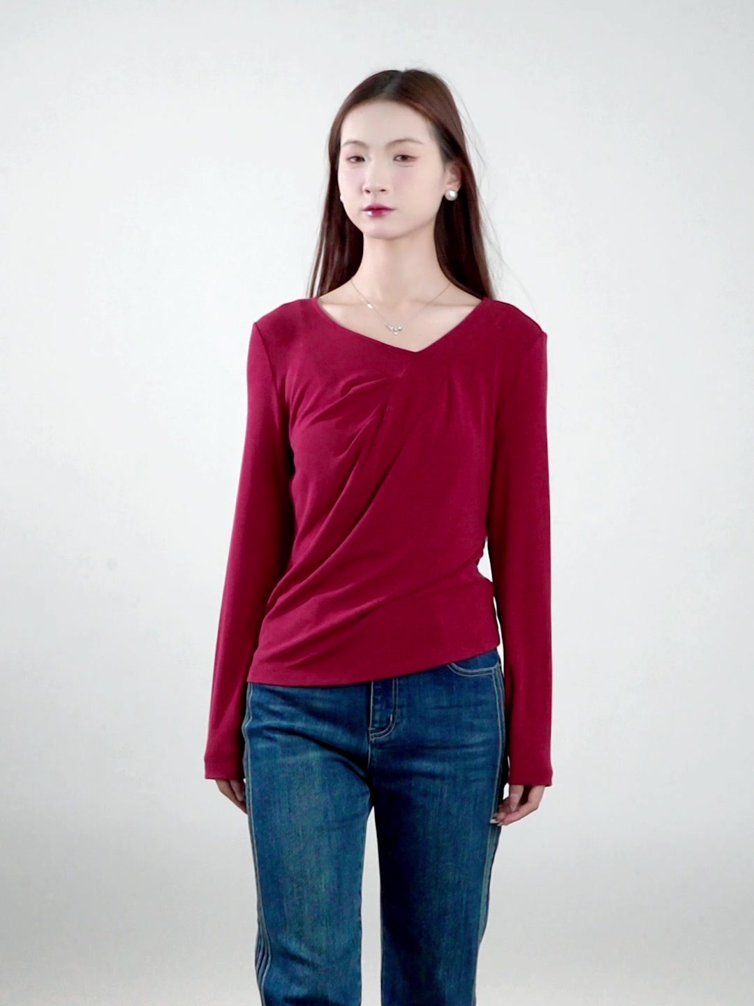 25岁职场新人必入！这件红色打底衫让我在办公室悄悄变时髦✨
