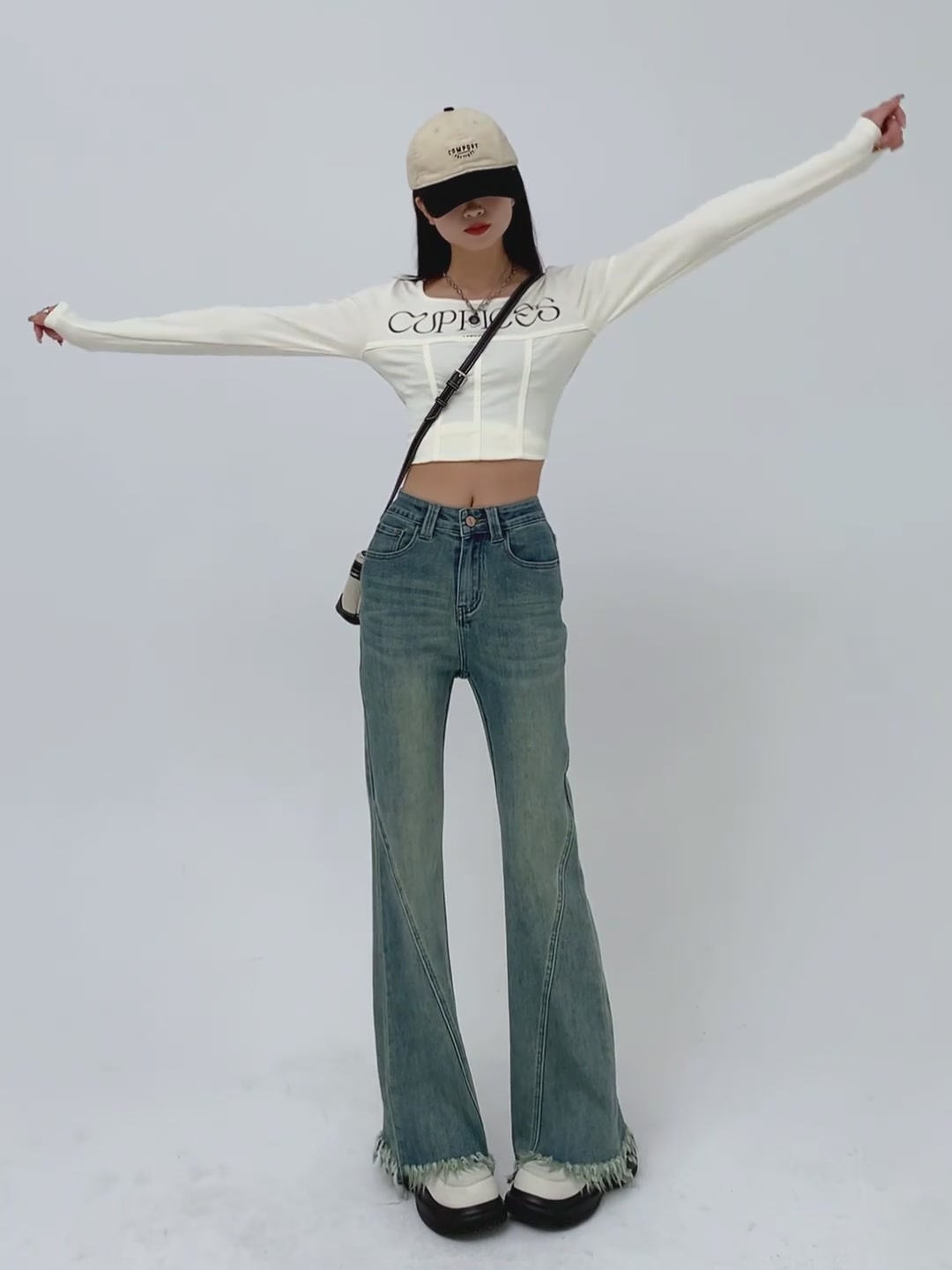 这条马蹄裤让我腿长两米八！歌谛婕流苏毛边牛仔裤实测，298到底值不值？