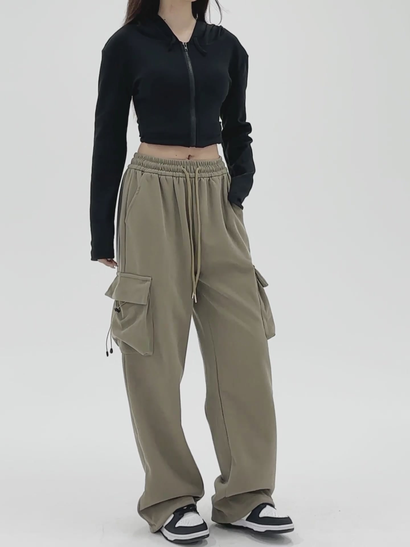 这条工装裤也太显瘦了吧！口袋多到像哆啦A梦😍